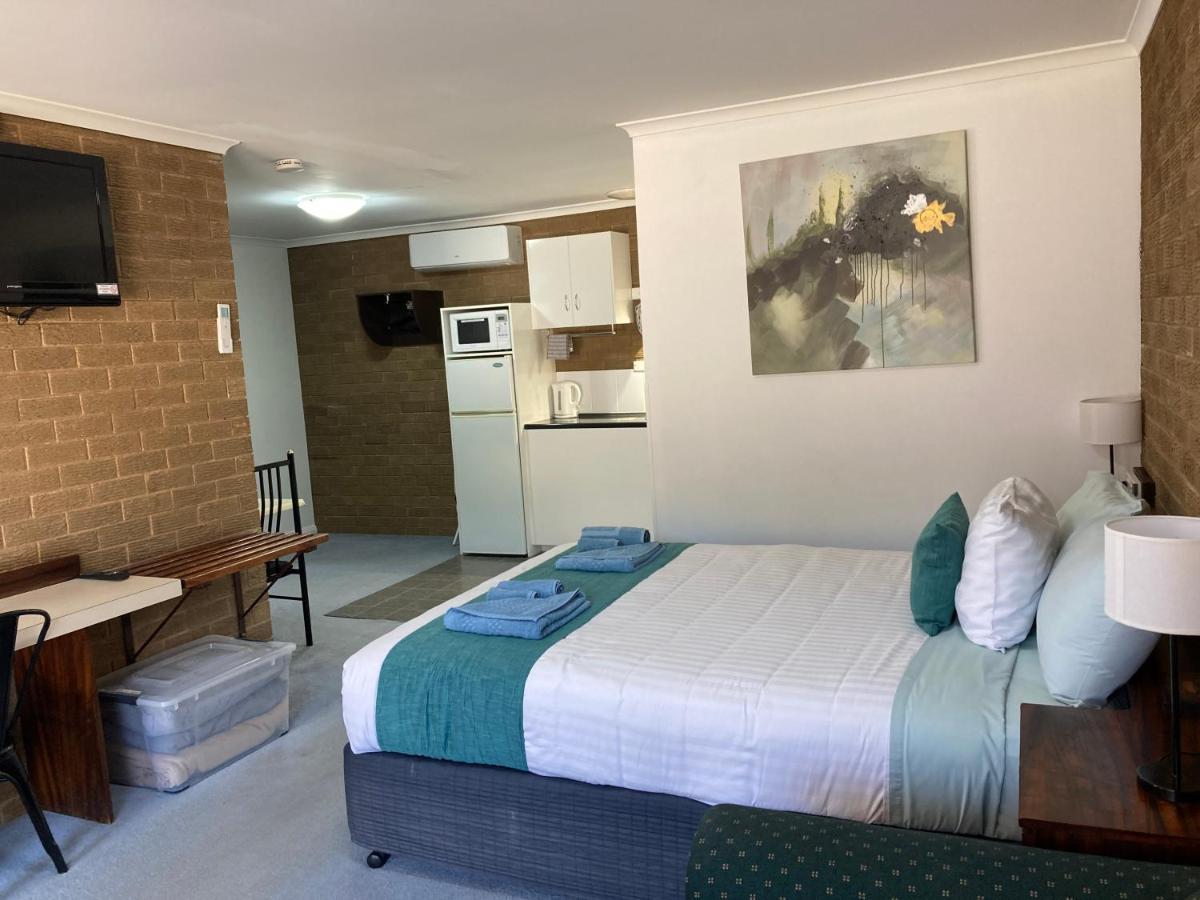 Camellia Motel Narrandera Extérieur photo