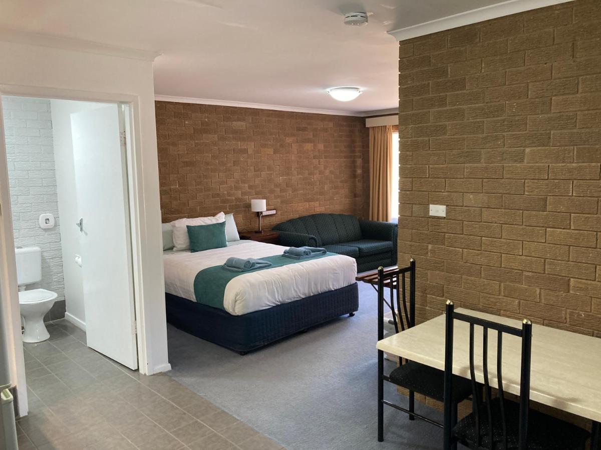 Camellia Motel Narrandera Extérieur photo