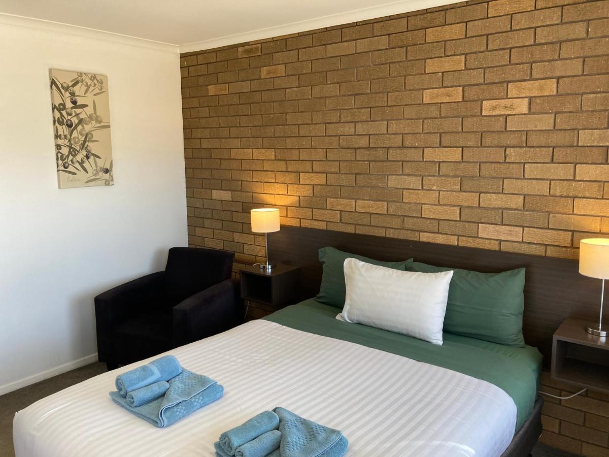 Camellia Motel Narrandera Extérieur photo