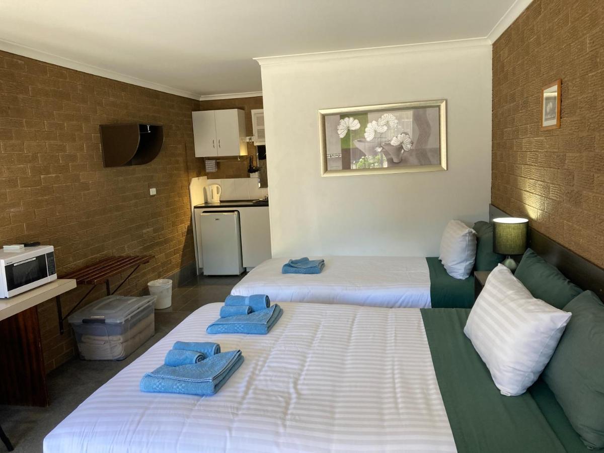 Camellia Motel Narrandera Extérieur photo