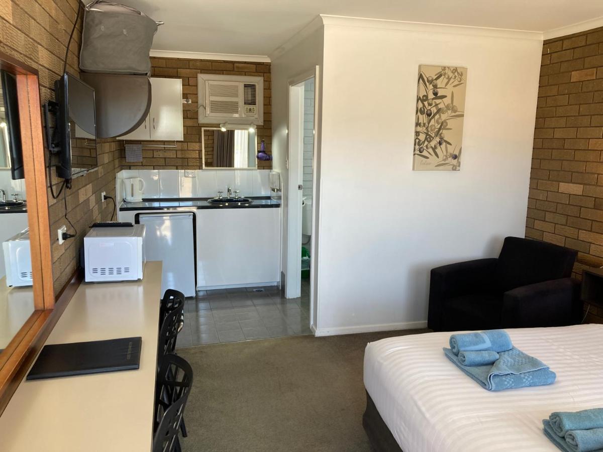 Camellia Motel Narrandera Extérieur photo