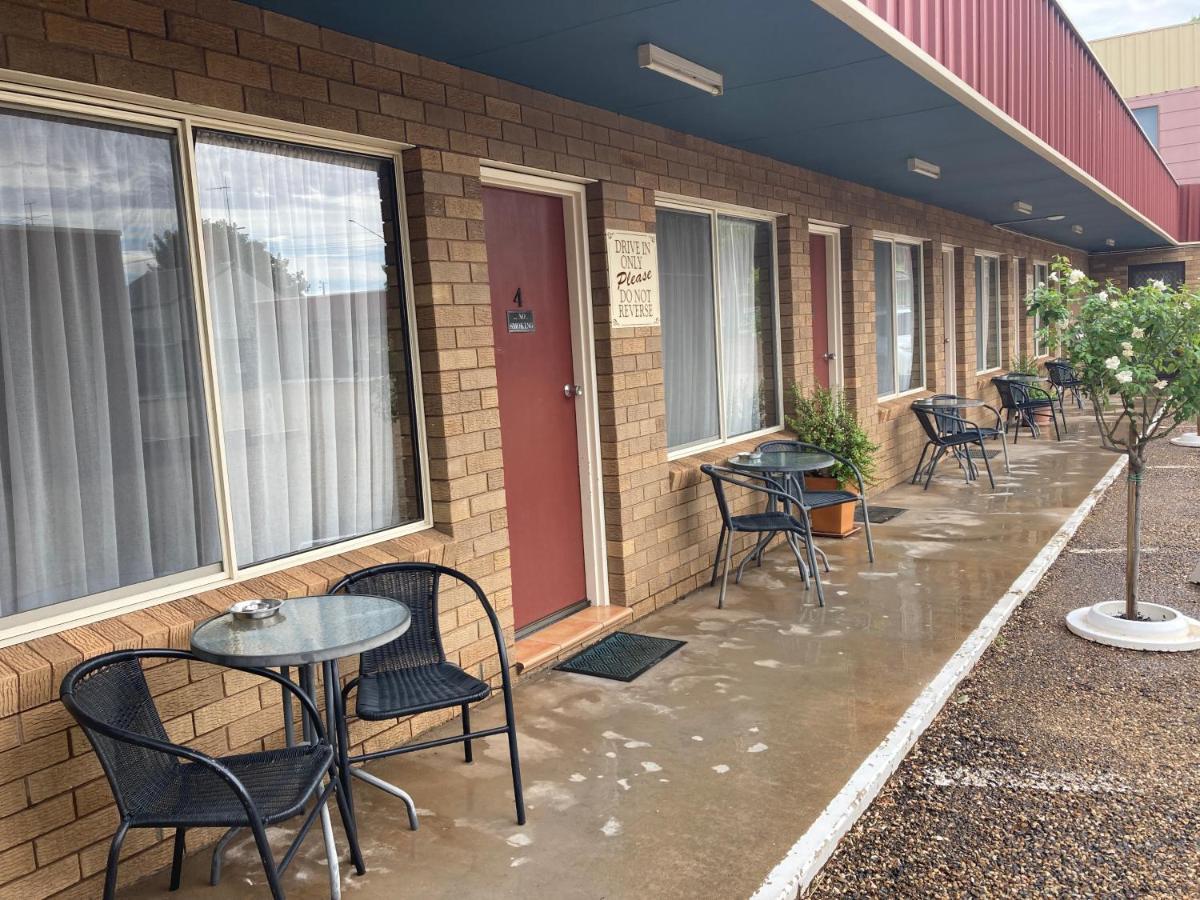 Camellia Motel Narrandera Extérieur photo