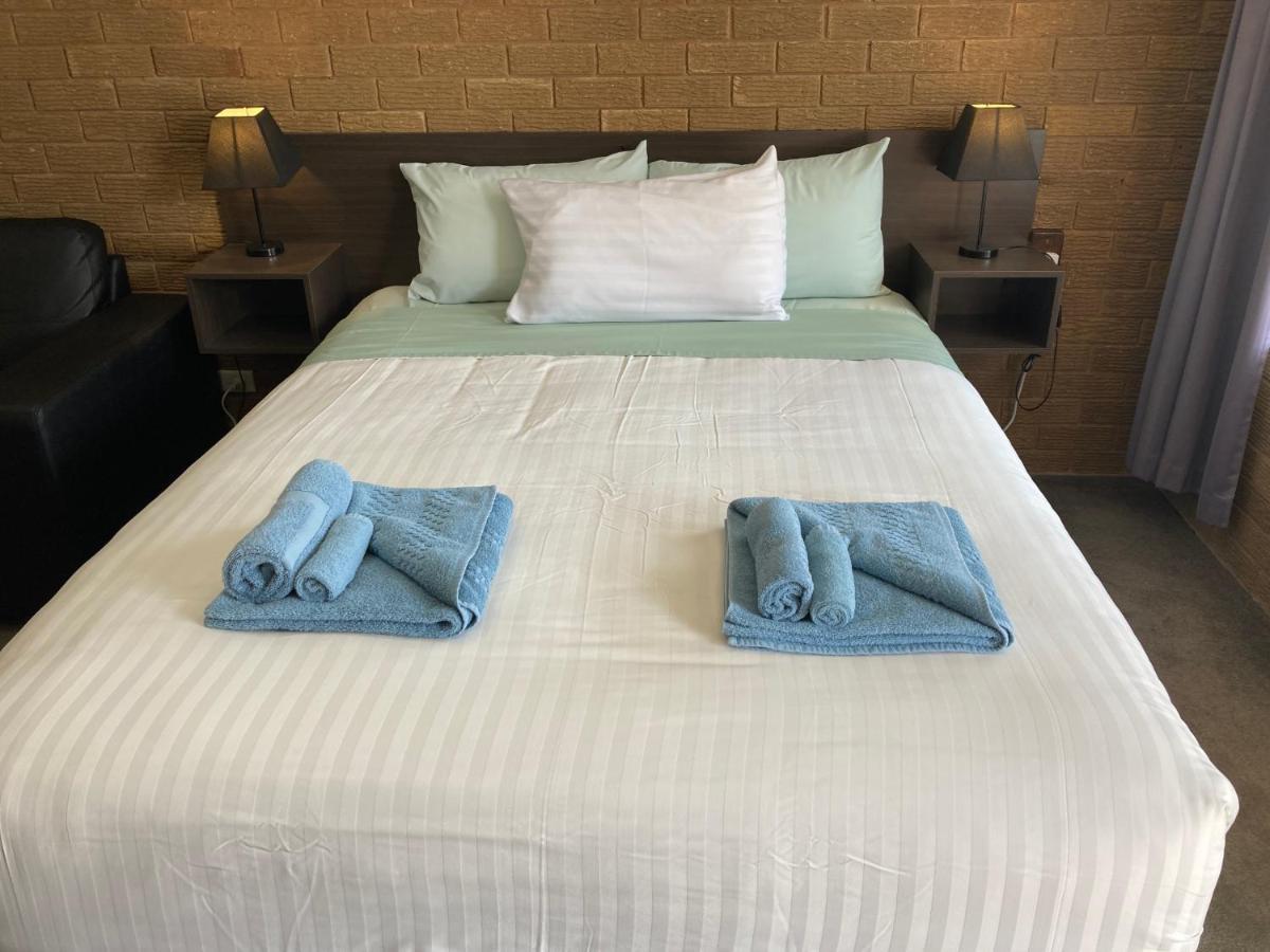 Camellia Motel Narrandera Extérieur photo