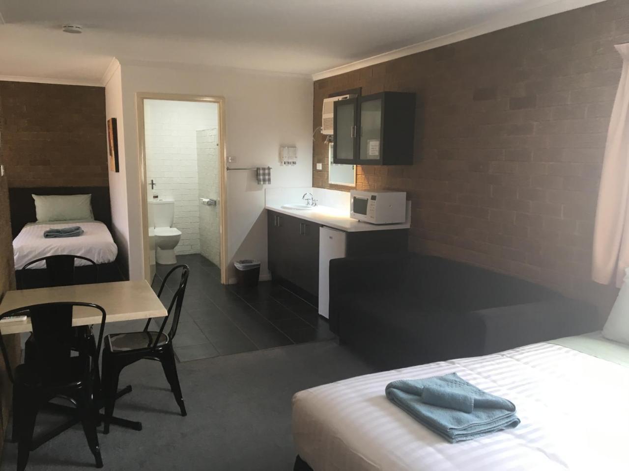 Camellia Motel Narrandera Extérieur photo