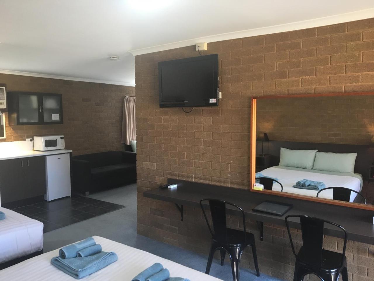 Camellia Motel Narrandera Extérieur photo