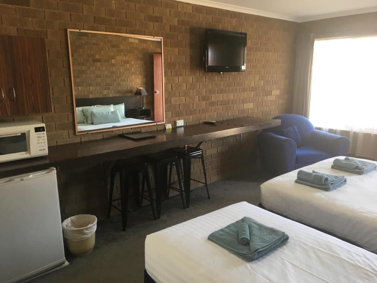 Camellia Motel Narrandera Extérieur photo